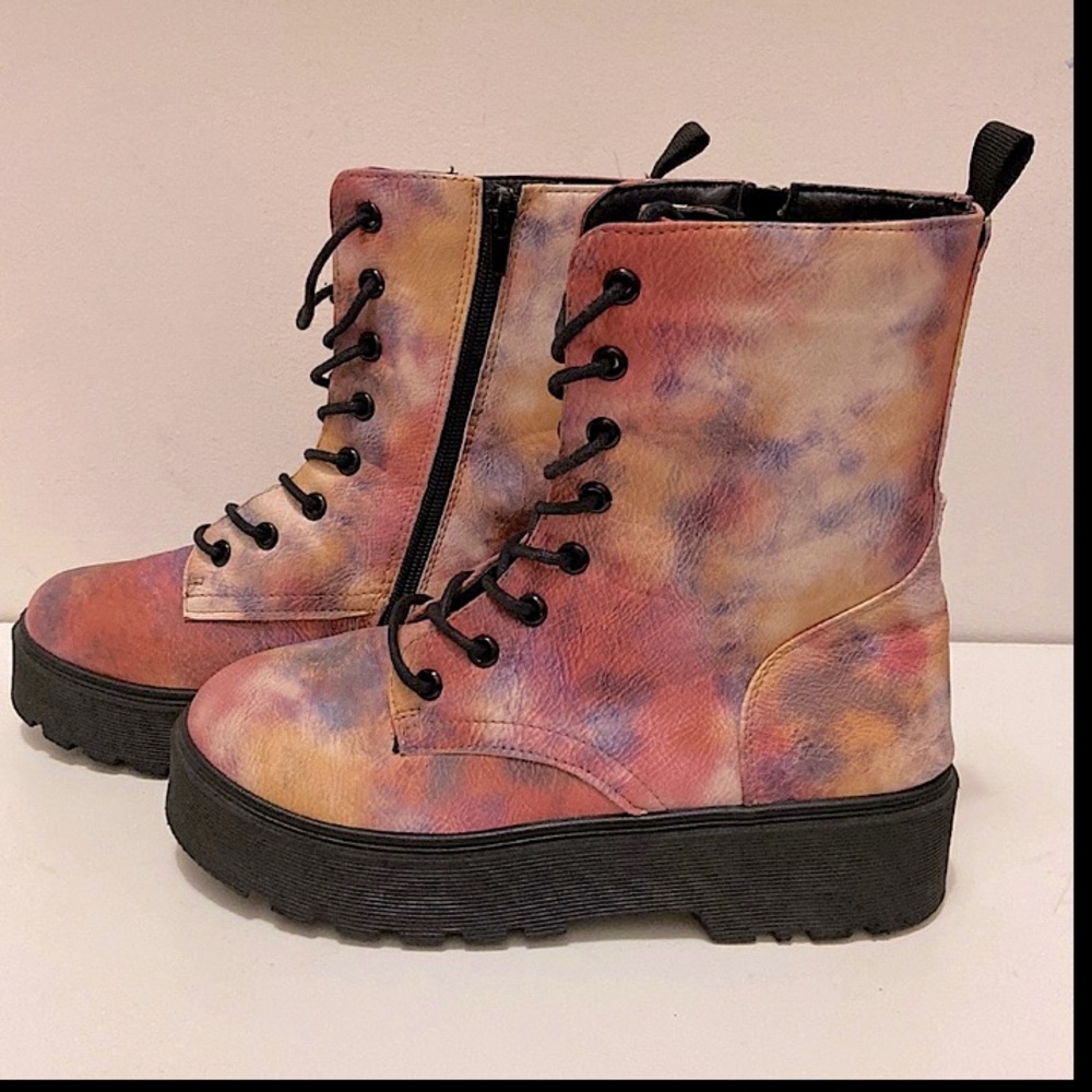 IT’S SHOE TIME! HEELS, BOOTS, FLATS & SNEAKERS! VARIOUS STYLES & SIZES! - Picture 13 of 16
